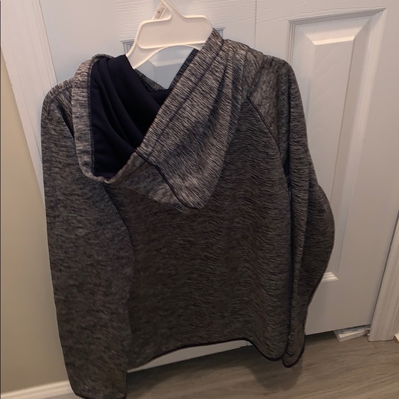 Under Armour Sweatshirt - Picture 2 of 4